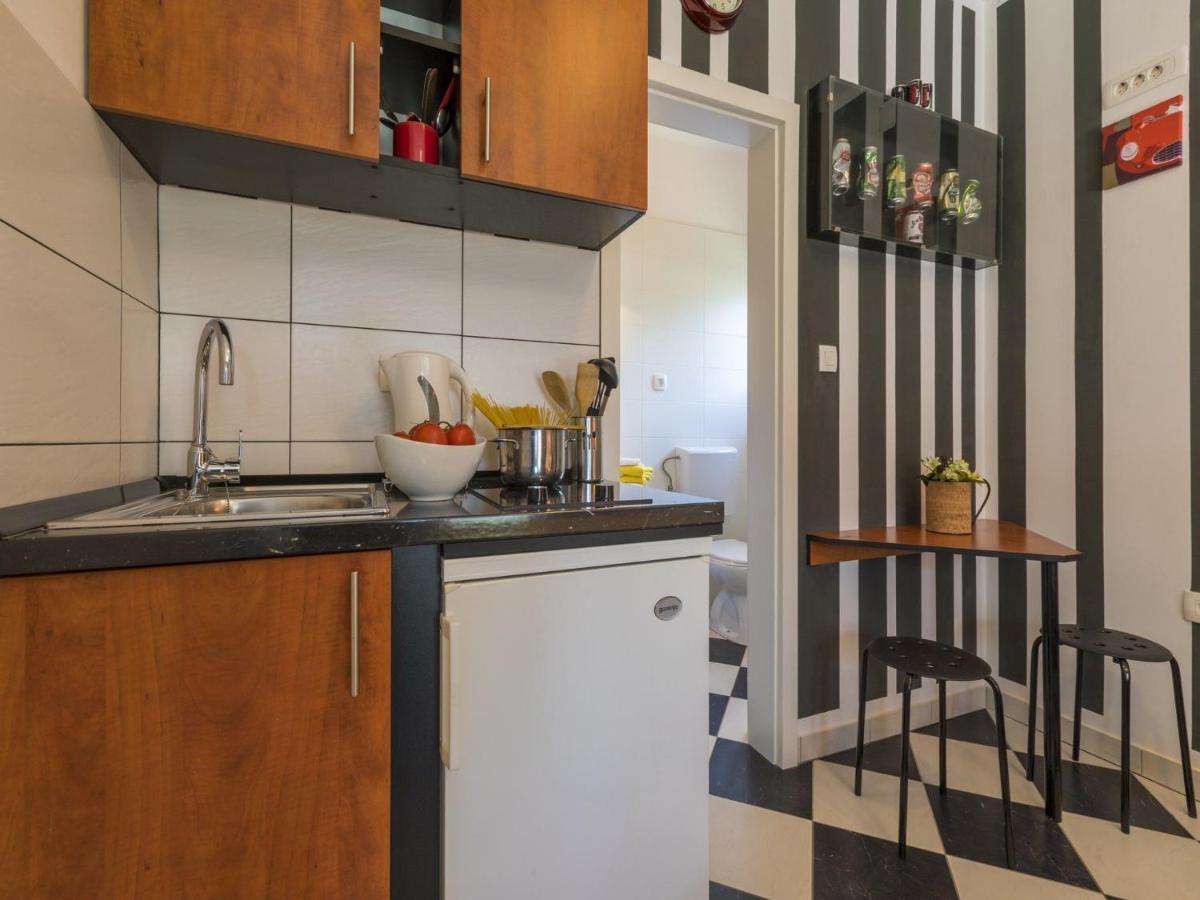 Apartments Rabbit Цриквеница Экстерьер фото