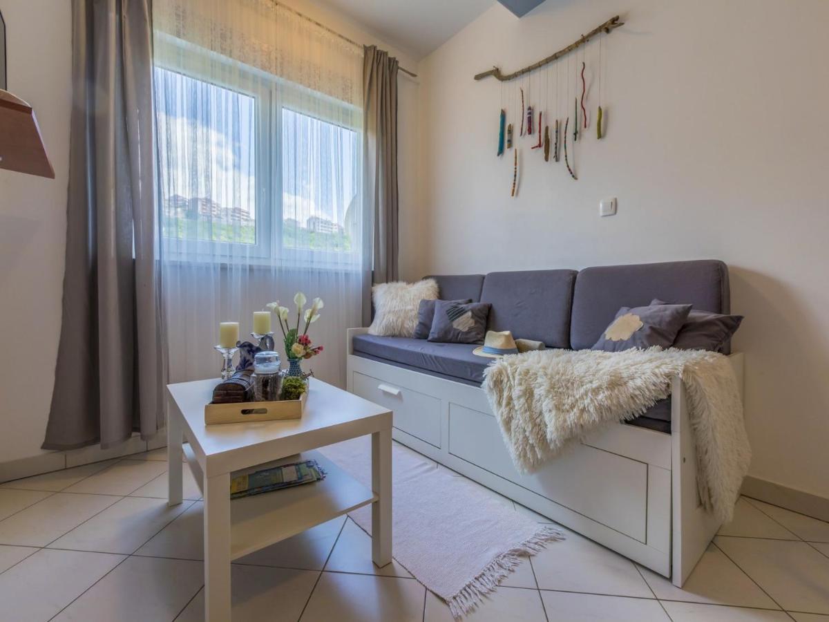 Apartments Rabbit Цриквеница Экстерьер фото