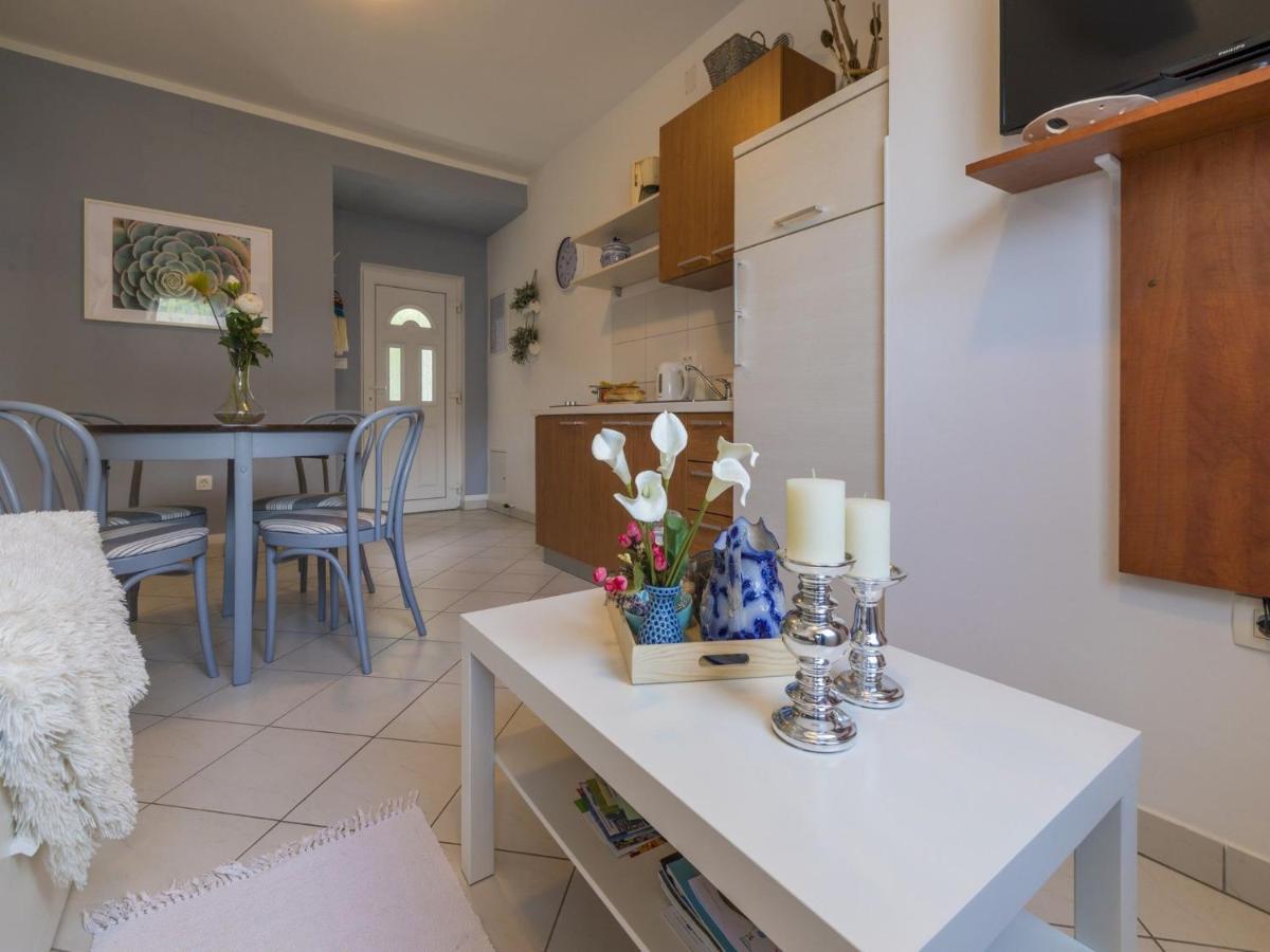 Apartments Rabbit Цриквеница Экстерьер фото