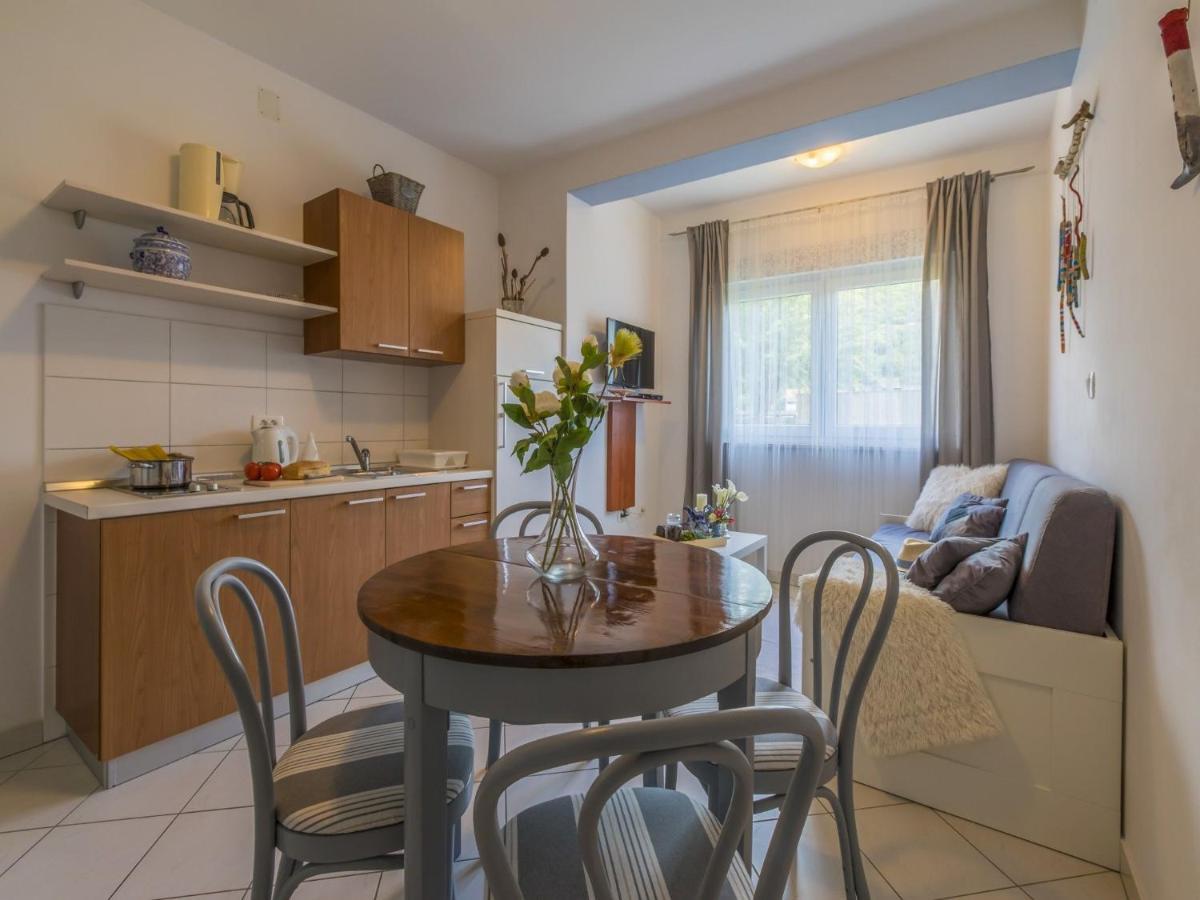 Apartments Rabbit Цриквеница Экстерьер фото