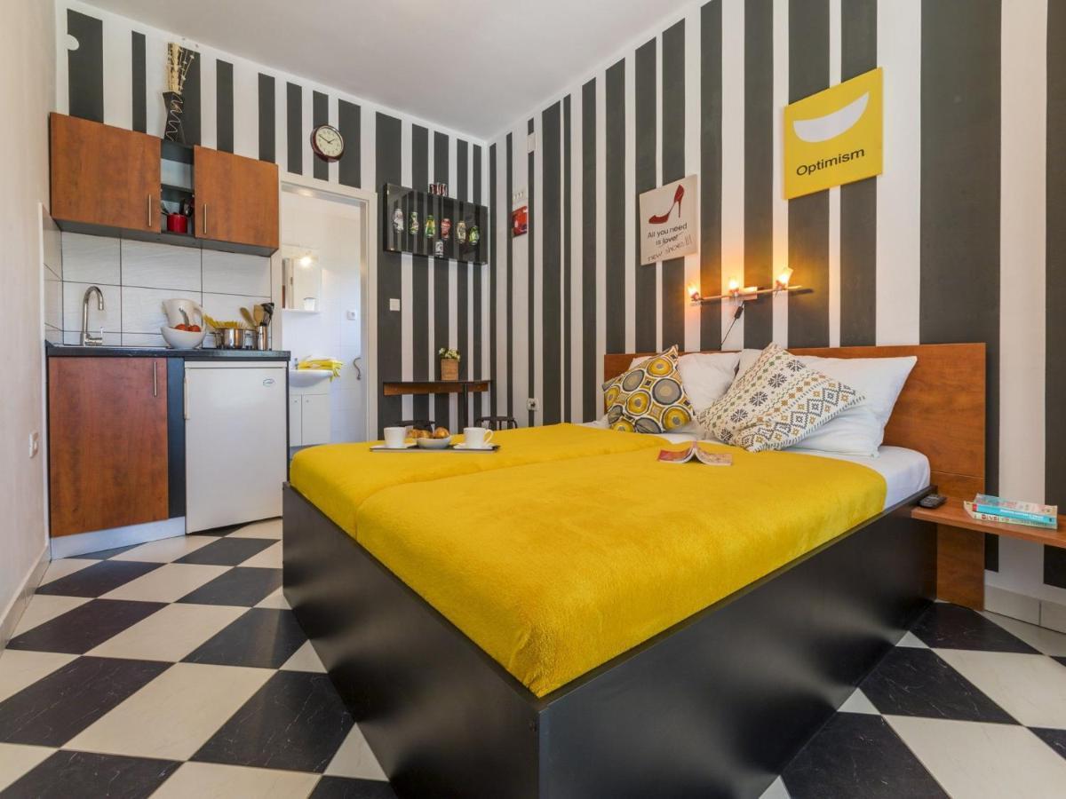 Apartments Rabbit Цриквеница Экстерьер фото